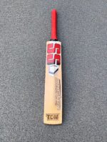 SS Master 9000 Saurav Ganguly Edition English Willow Grade 1 Cricket Bat – Unleash the Power of a Legend