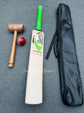 Kookaburra Kahuna Icon: Martin Guptill Edition English Willow Grade 1 Cricket Bat