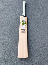 Elevate Your Game with the SG GOLD Classic LE Edition English Willow Grade 1 Bat